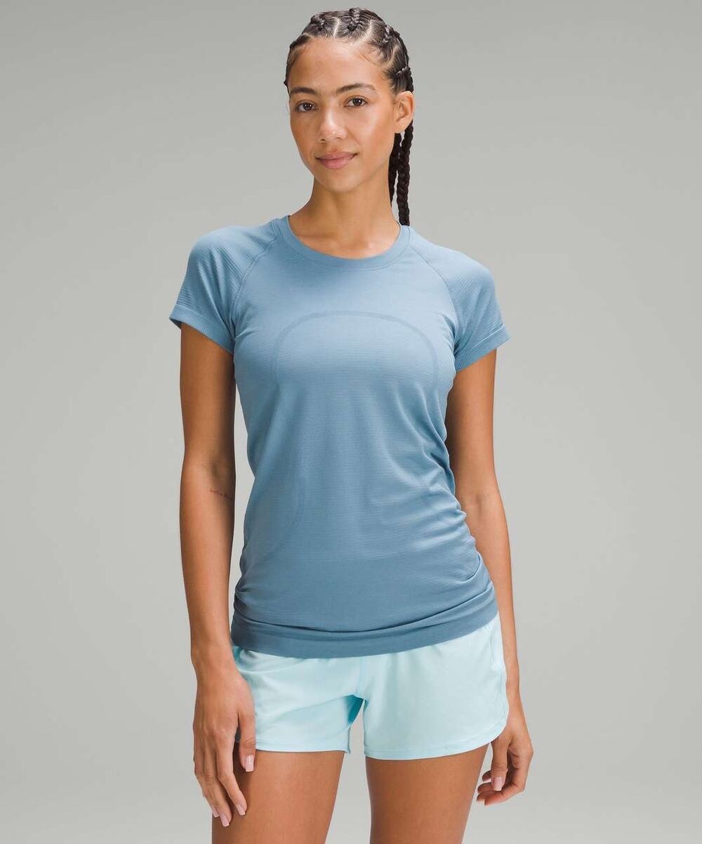 Lululemon Swiftly Tech Short-Sleeve Shirt 2.0
Utility Blue size 6